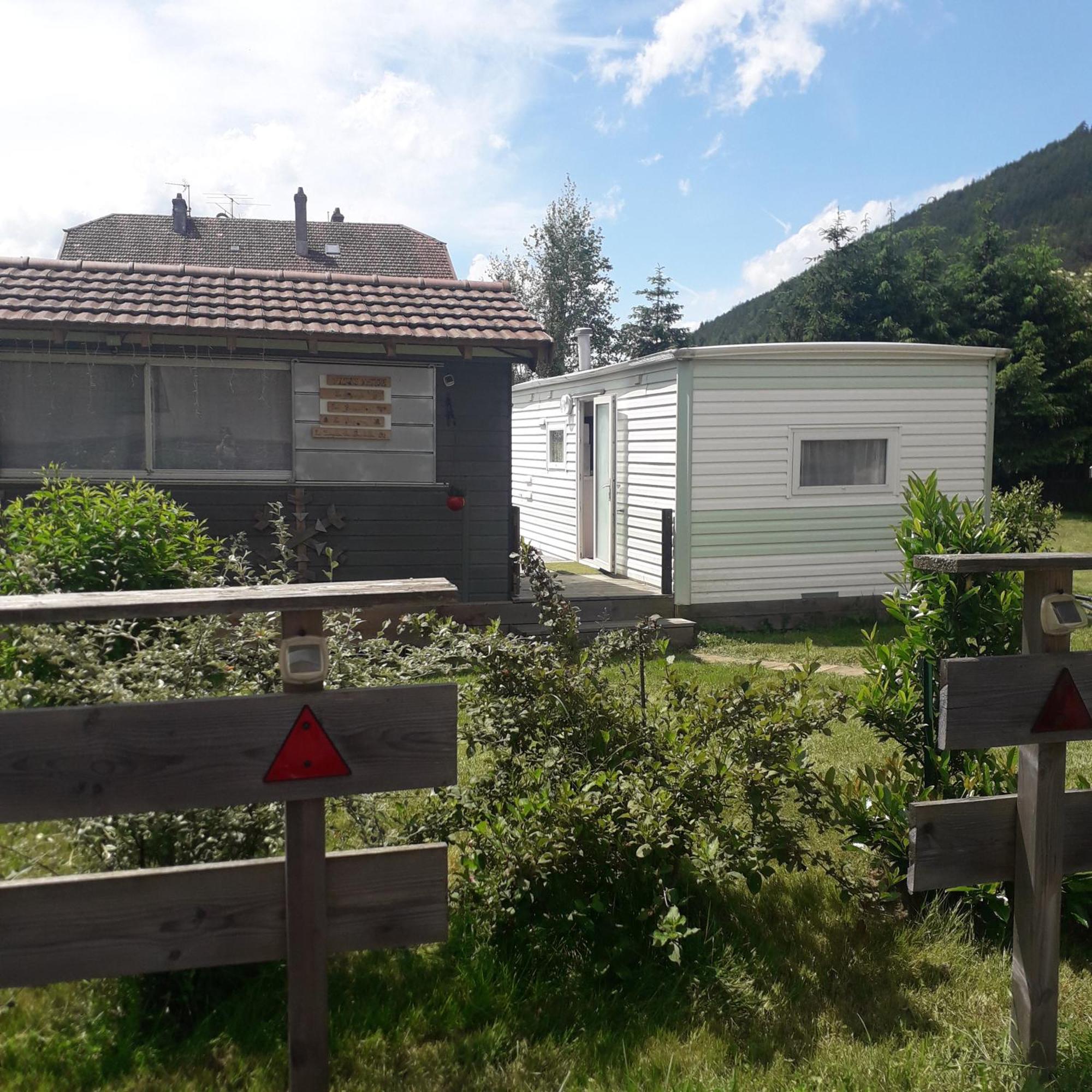 Gites, Les Jonquilles, Le Sagard Et Bungalow Les Brimbelles, Nature Et Detente La Houssiere Экстерьер фото
